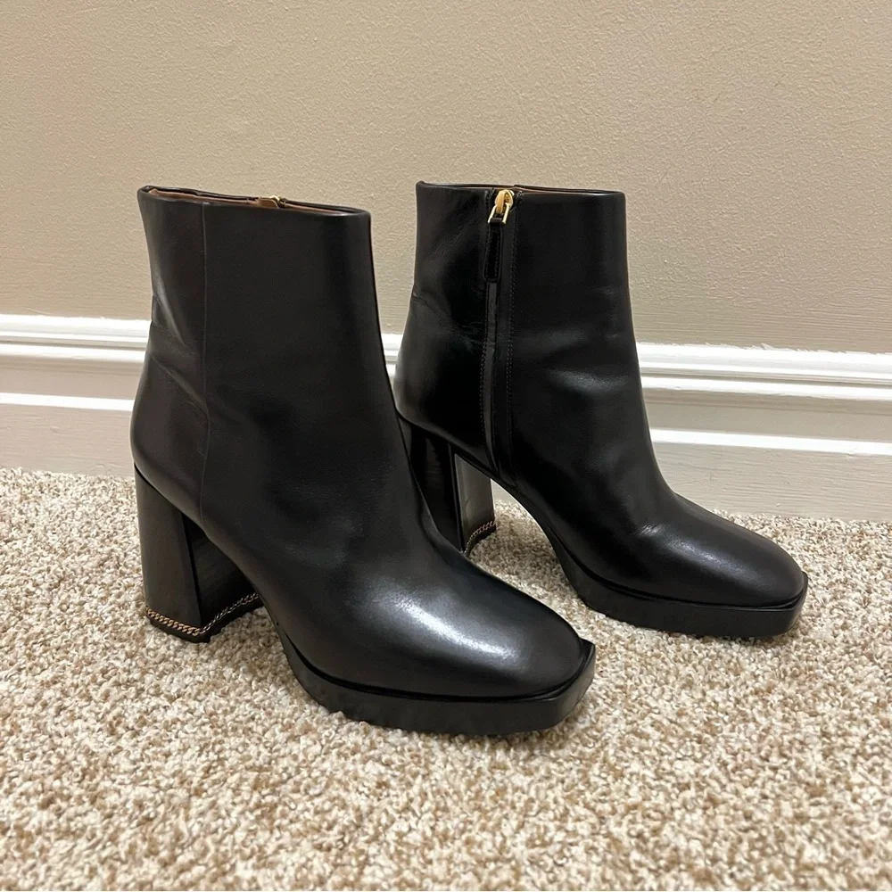 Tory Burch Ruby Block Heel Leather Booties Chain Link Size 8.5
